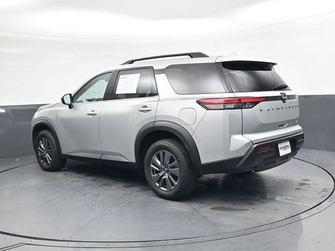 Used 2025 Nissan Pathfinder SV image 6
