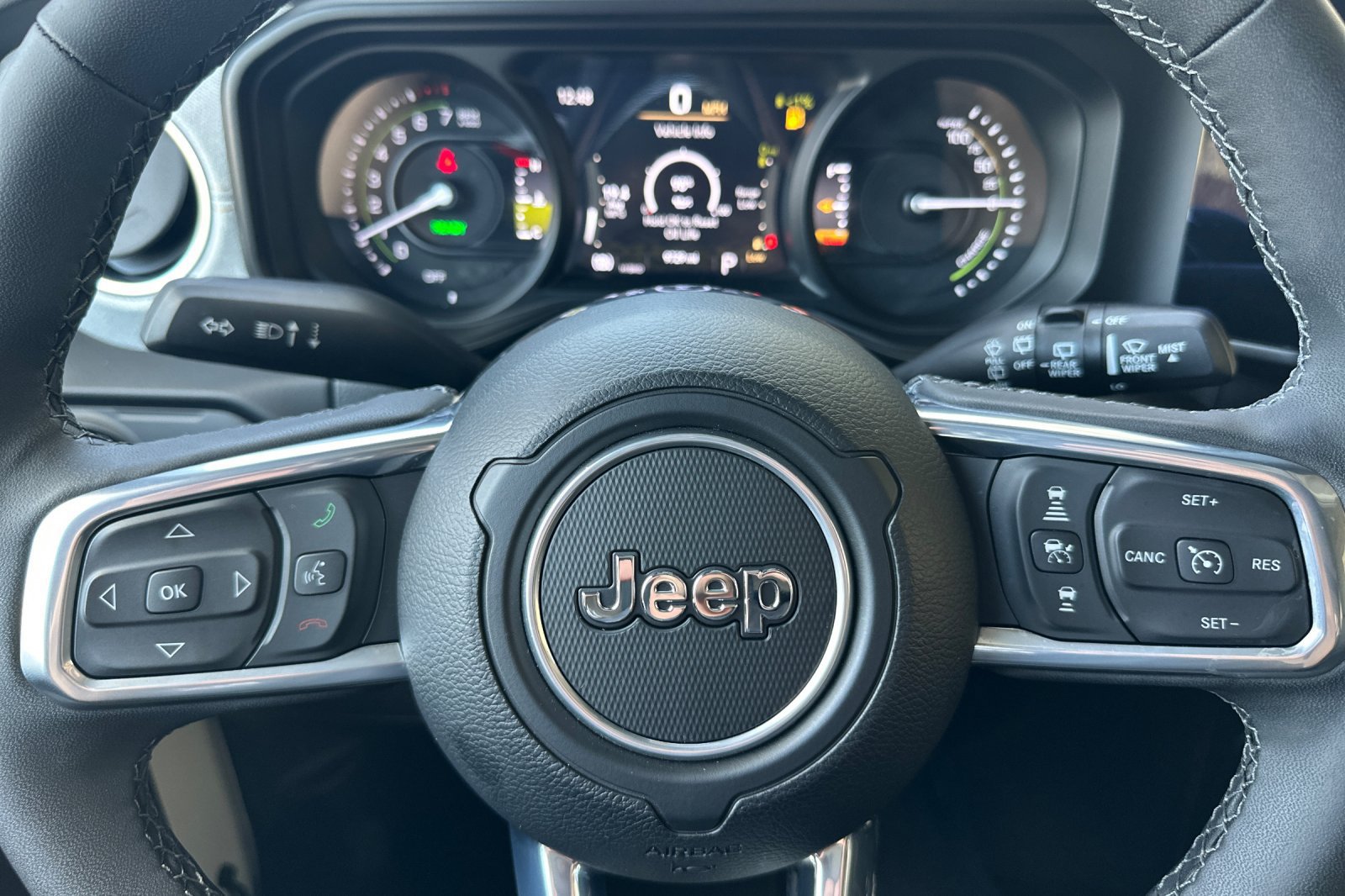 Used 2025 Jeep Wrangler Unlimited Sahara AWD/4WD image 23