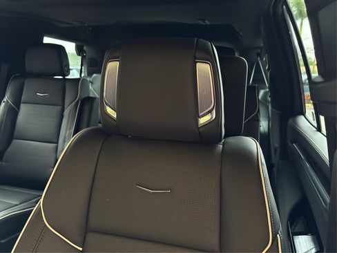 New 2026 Cadillac Escalade Luxury w/ LPO, Radiant Package AWD/4WD image 31