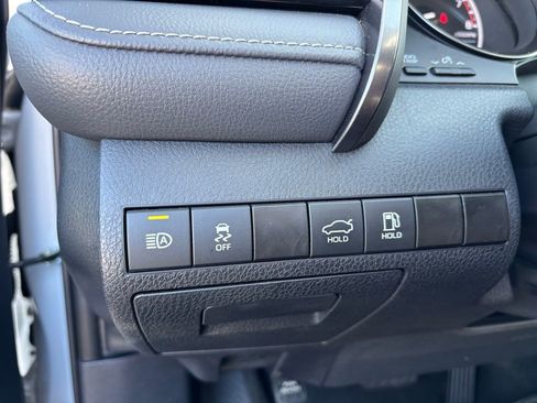 Used 2024 Toyota Camry SE image 19
