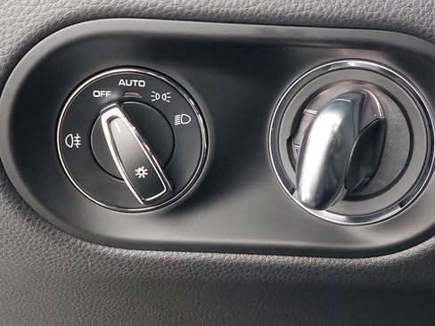 Used 2025 Porsche Macan image 27