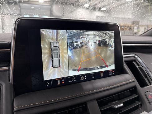 Used 2024 GMC Yukon AT4 w/ Technology Package AWD/4WD image 14