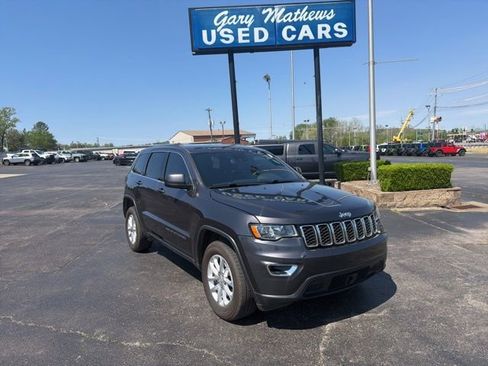 Used 2021 Jeep Grand Cherokee Laredo image 3