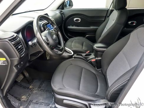 Used 2019 Kia Soul + image 10