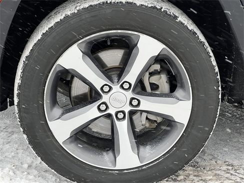 Used 2023 Jeep Grand Cherokee L Limited w/ Luxury Tech Group II image 9