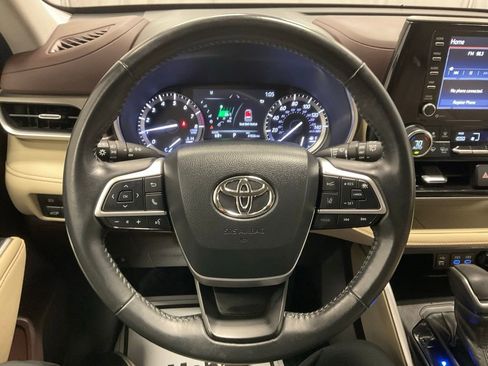 Used 2022 Toyota Highlander XLE image 15