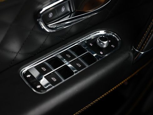 Used 2017 Bentley Bentayga AWD/4WD image 63