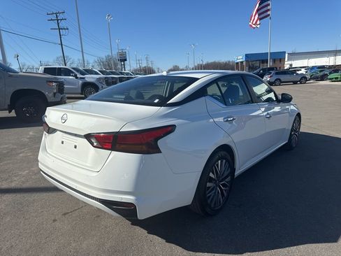 Used 2025 Nissan Altima 2.5 SV FWD image 5