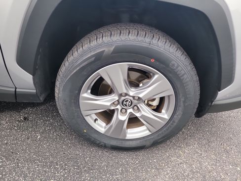 Used 2022 Toyota RAV4 XLE image 10