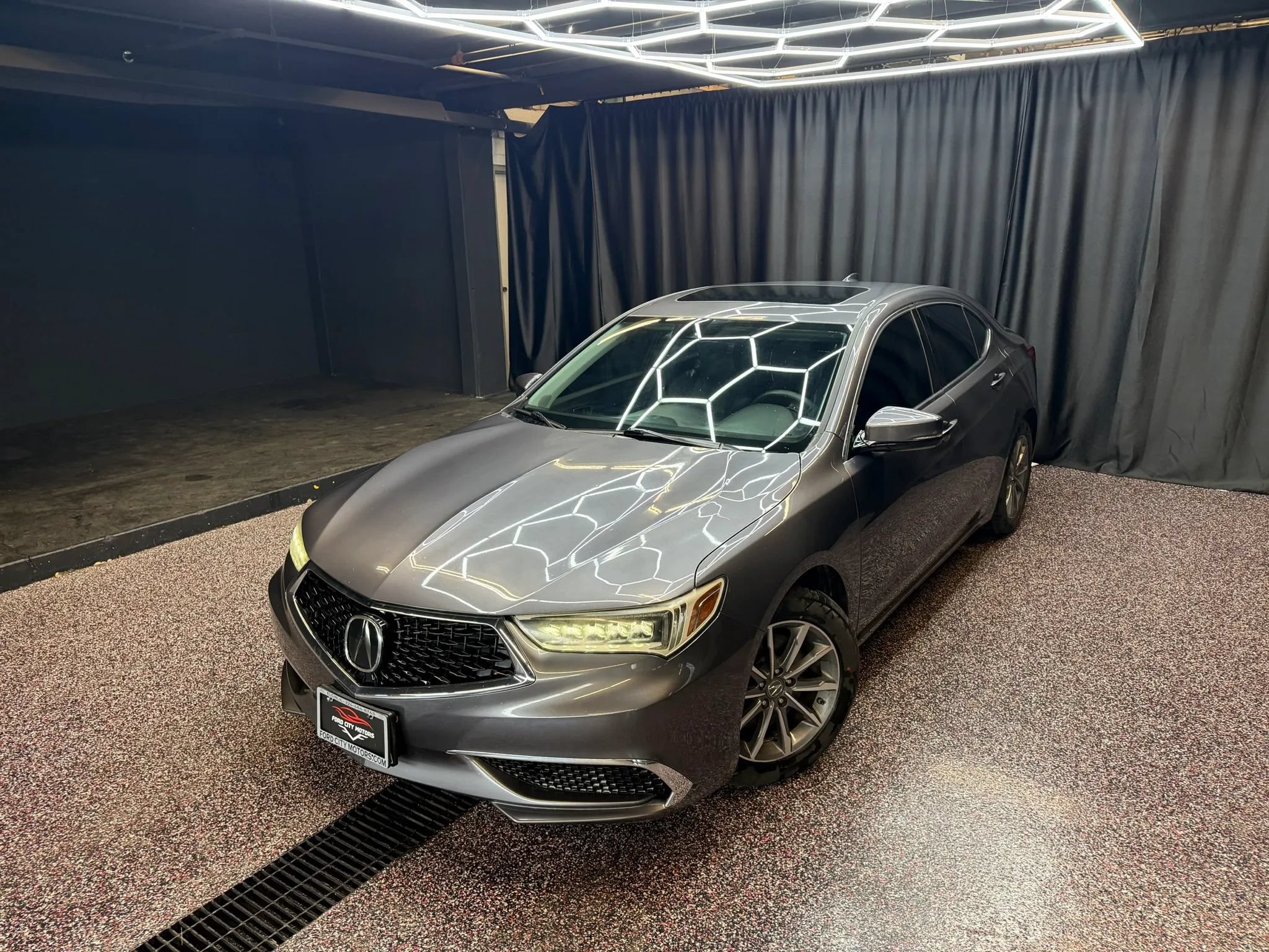 Used 2020 Acura TLX FWD image 2