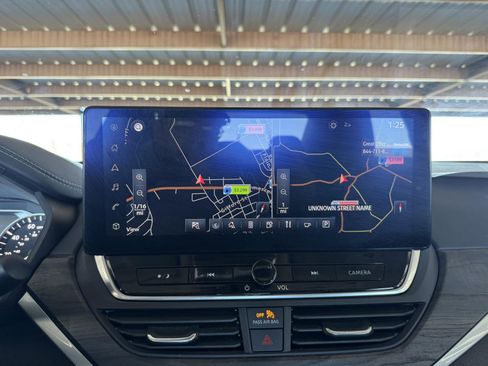 Used 2023 Nissan Altima 2.5 SV w/ SV Premium Package image 15