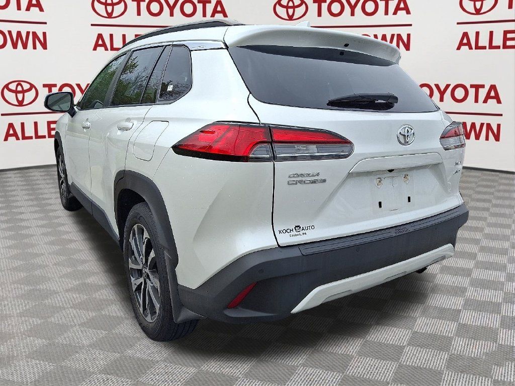 Used 2023 Toyota Corolla Cross XLE w/ Convenience Package AWD/4WD image 4