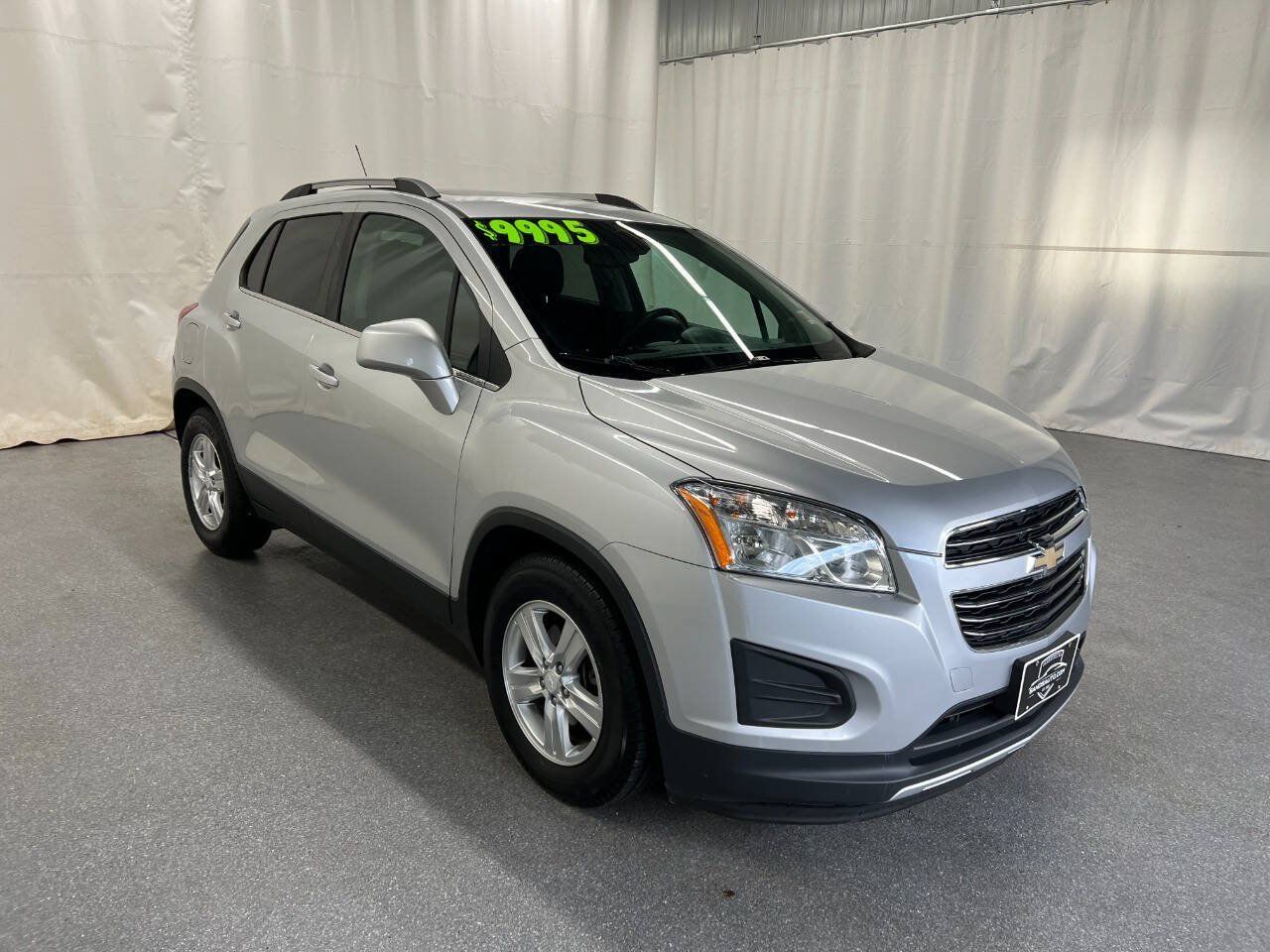 Used 2016 Chevrolet Trax LT w/ LT Sun and Sound Package FWD image 3