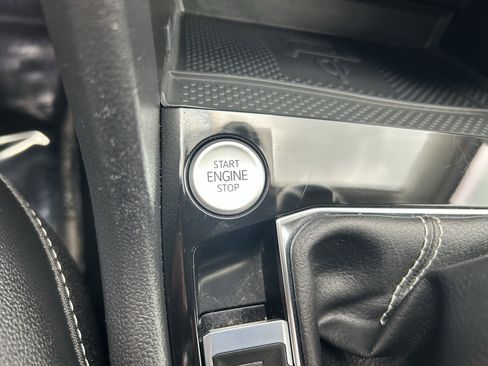 Used 2023 Volkswagen Taos SE w/ Black Wheel Package image 17