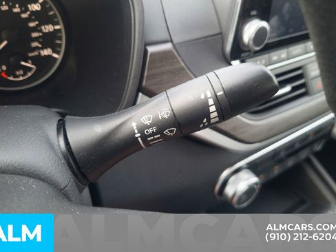 Used 2025 Nissan Altima 2.5 SV image 18