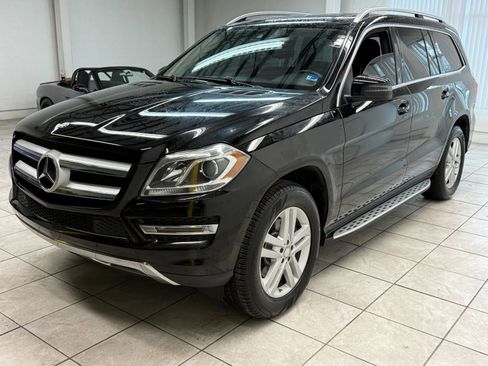 Used 2014 Mercedes-Benz GL 450 4MATIC w/ Lane Tracking Package image 3