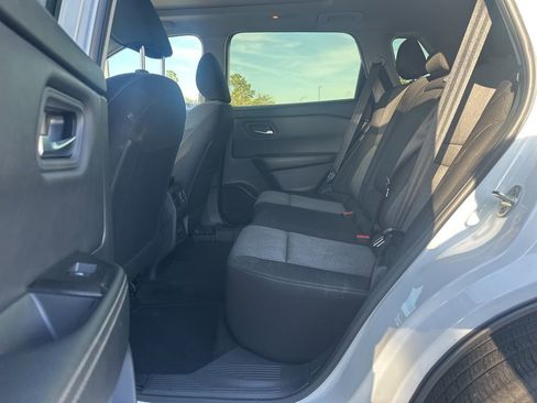 Used 2025 Nissan Rogue SV image 9