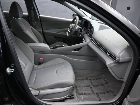 Used 2024 Hyundai Elantra SE FWD image 36