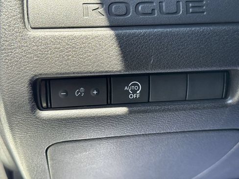Used 2024 Nissan Rogue S FWD image 18