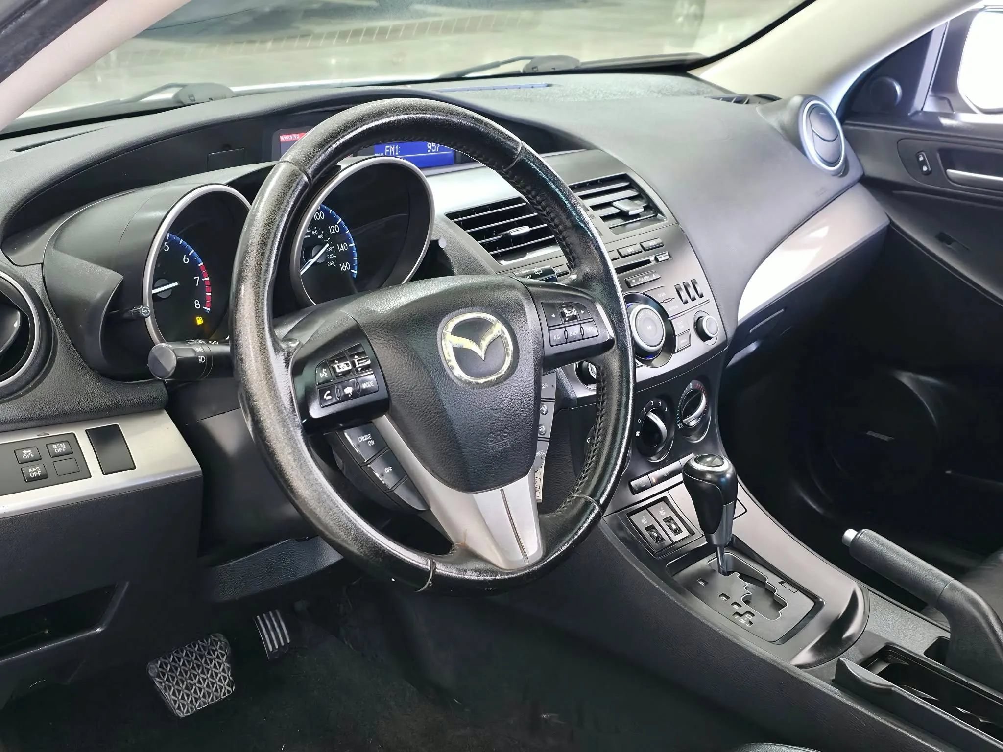 Used 2012 MAZDA MAZDA3 i Grand Touring w/ Tech Pkg FWD image 8