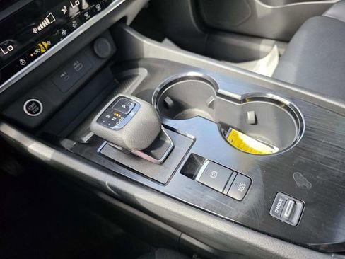 Used 2023 Nissan Rogue SV w/ SV Premium B Package image 16