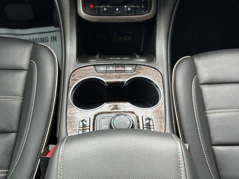 Used 2023 GMC Acadia Denali w/ Black Diamond Edition FWD image 5