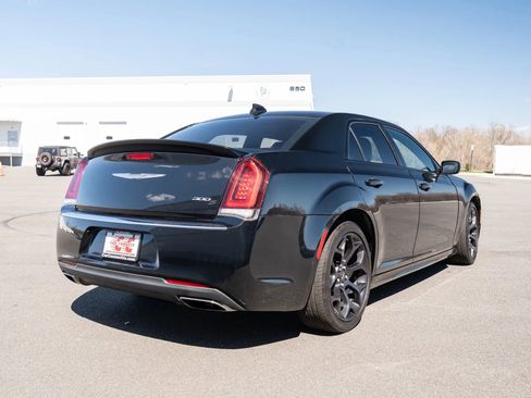 Used 2019 Chrysler 300 S w/ S Model Appearance Package RWD image 6