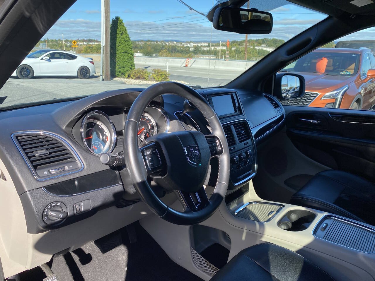 Used 2018 Dodge Grand Caravan SXT FWD image 10