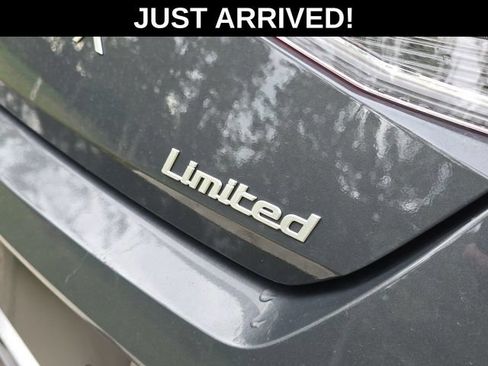 Certified 2024 Hyundai Elantra Limited FWD image 7