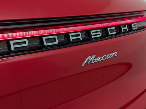 Used 2024 Porsche Macan image 24