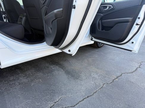 Used 2015 Chrysler 200 Limited FWD image 9