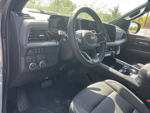 New 2026 Chevrolet Suburban LT w/ Comfort Package AWD/4WD image 9
