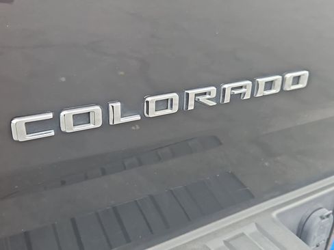 Used 2022 Chevrolet Colorado Z71 w/ Z71 Midnight Edition image 12