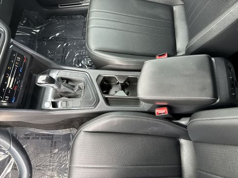 Certified 2023 Volkswagen Tiguan SE R-Line FWD image 34