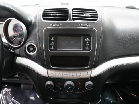 Used 2019 Dodge Journey SE w/ Connectivity Group FWD image 18
