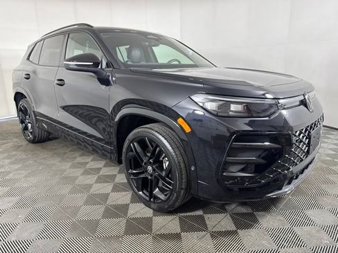 Certified 2025 Volkswagen Tiguan SE R-Line AWD/4WD image 1