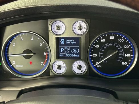 Used 2011 Lexus LX 570 4WD w/ Luxury Pkg image 17