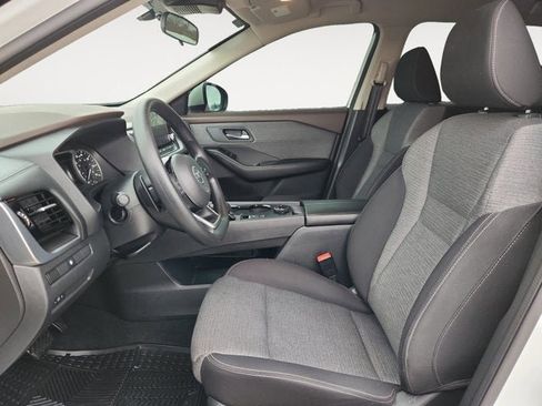 Used 2021 Nissan Rogue SV image 9