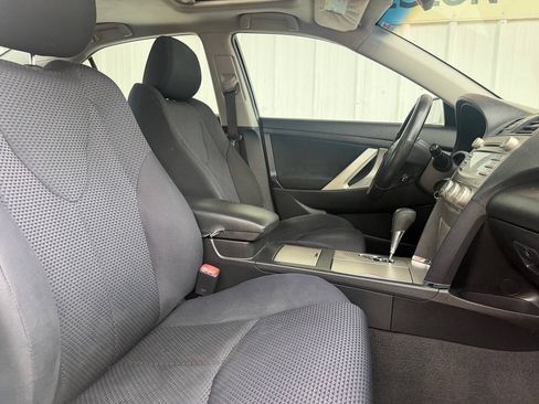 Used 2010 Toyota Camry SE FWD image 13