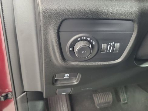 Used 2023 Jeep Grand Cherokee Limited w/ Luxury Tech Group II image 14