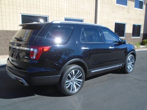 Used 2017 Ford Explorer Platinum image 11