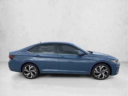 Used 2025 Volkswagen Jetta SEL FWD image 4