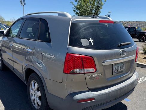 Used 2012 Kia Sorento LX w/ Third Row Pkg FWD image 5