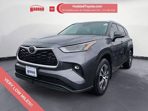 Used 2023 Toyota Highlander XLE AWD/4WD image 1