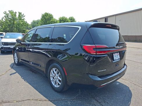 Used 2025 Chrysler Pacifica Select FWD image 14