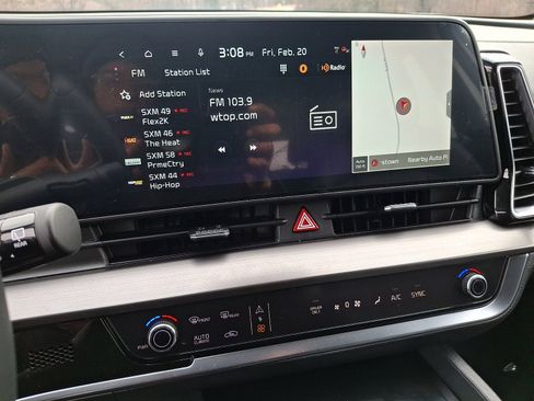 Used 2025 Kia Sportage EX image 16