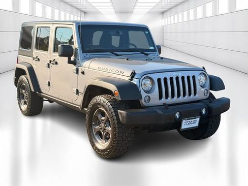 Used 2017 Jeep Wrangler Unlimited Rubicon w/ Connectivity Group AWD/4WD image 3