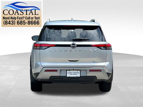 Used 2025 Nissan Pathfinder SL FWD image 13