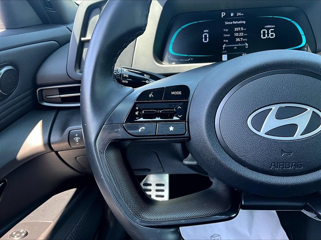 Certified 2025 Hyundai Elantra Sport FWD image 12