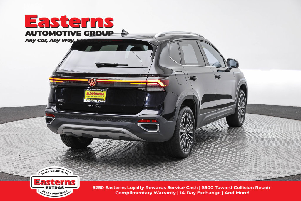 Used 2025 Volkswagen Taos SE FWD image 6